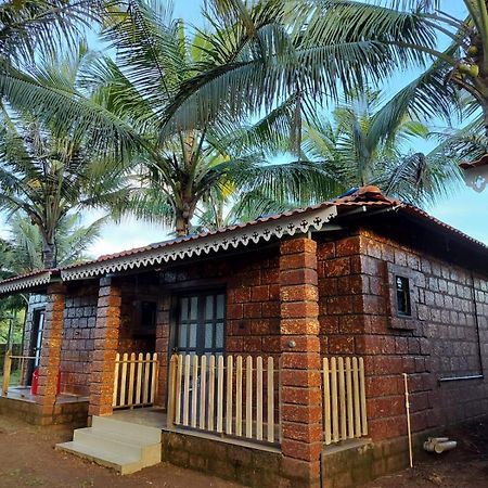Saka Kadams Home Stay Guhagar Exterior photo